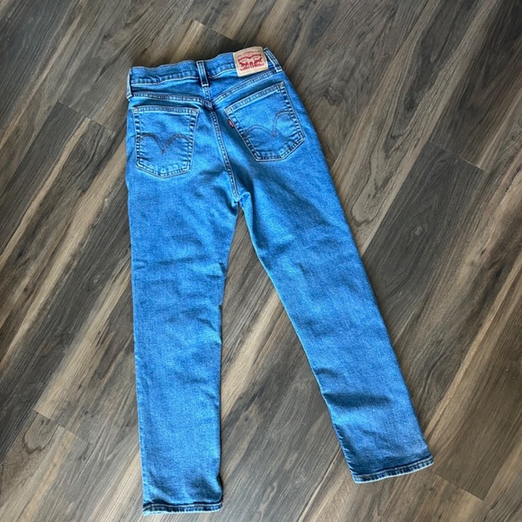 Levi’s Women’s Wedgie Straight Fit Jeans SZ 28 medium wash Button - Picture 2 of 7
